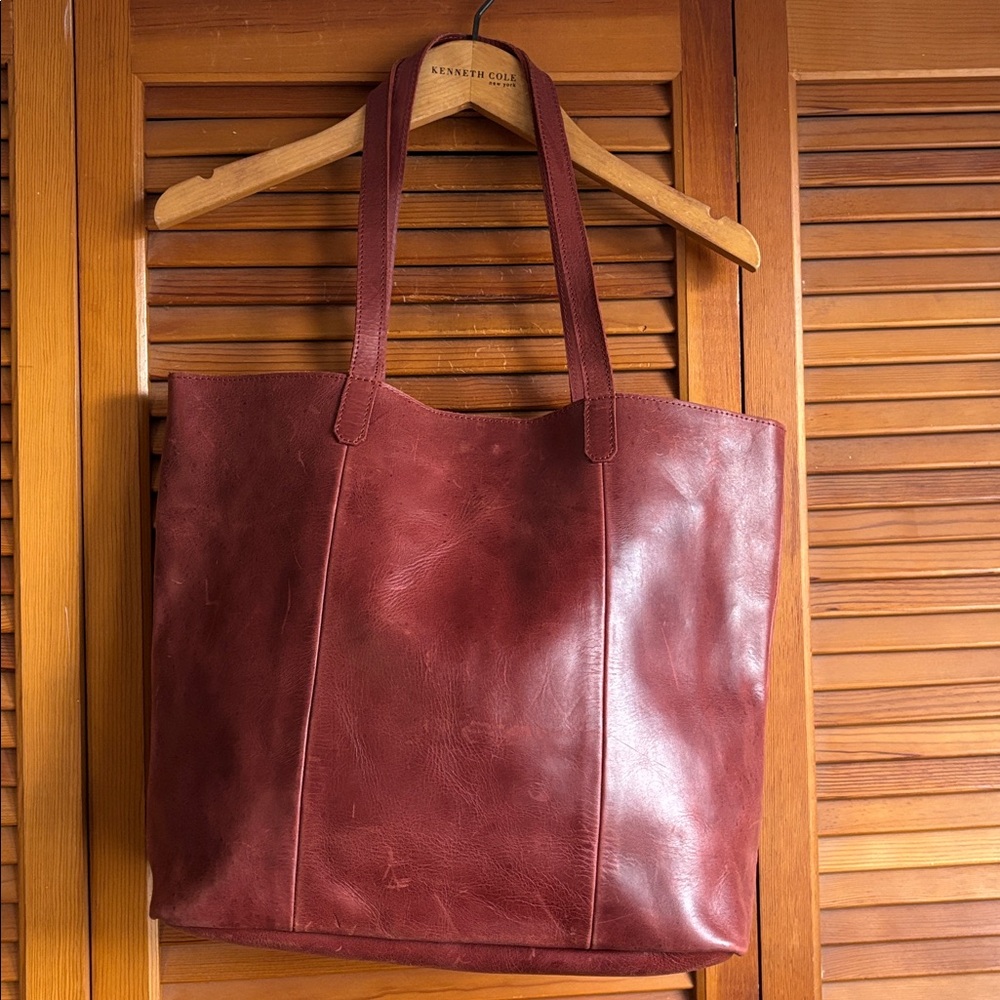 ENTOTO BETH ARTISAN
Sosi Burgundy Distressed Leather Tote Bag - Picture 3 of 11